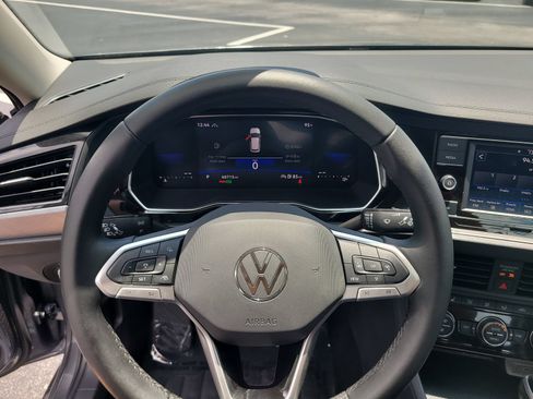 Used 2023 Volkswagen Jetta SE w/ Panoramic Sunroof Package FWD image 25