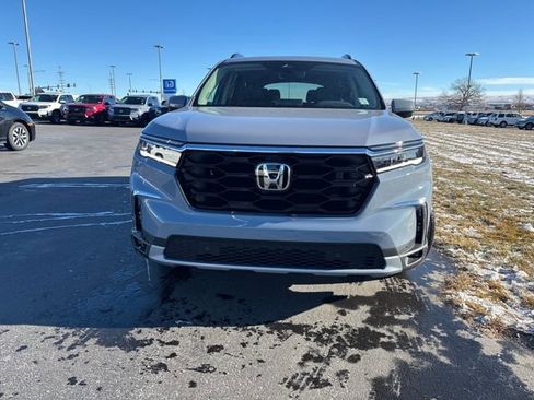 New 2025 Honda Pilot Touring image 8