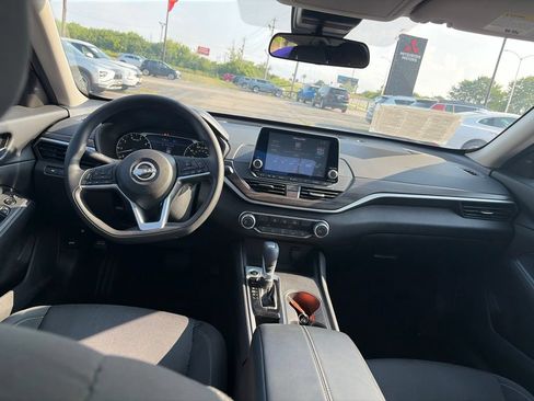 Used 2025 Nissan Altima 2.5 SV FWD image 22