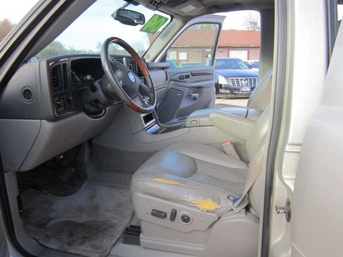 Used 2004 Cadillac Escalade AWD image 7