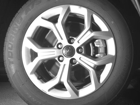 Used 2025 Jeep Compass Latitude image 13