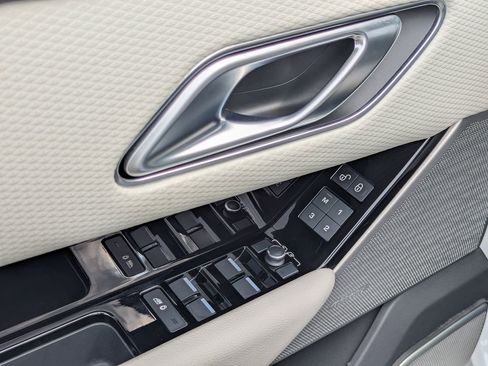 Used 2020 Land Rover Range Rover Velar R-Dynamic S image 11