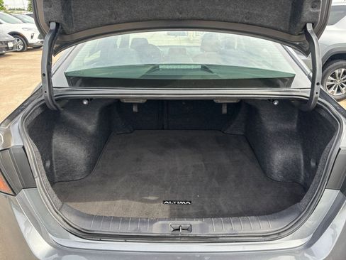 Used 2025 Nissan Altima 2.5 SV FWD image 31
