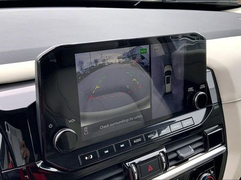 Used 2023 Nissan Pathfinder SL image 11