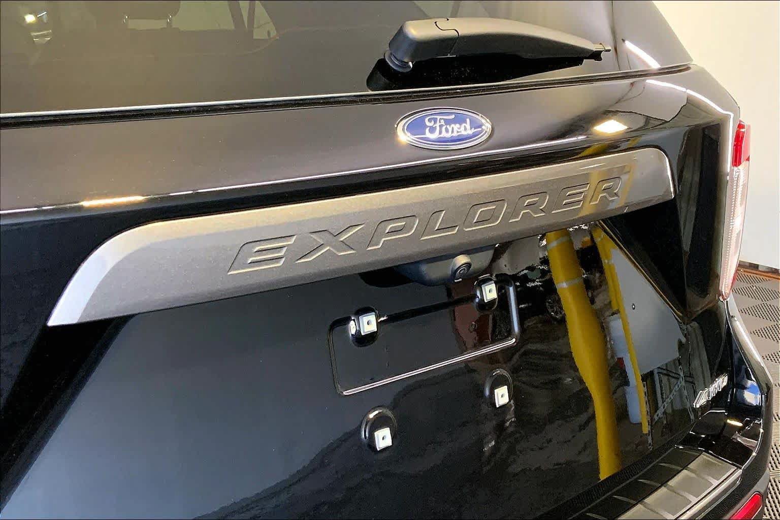 Used 2022 Ford Explorer XLT w/ Equipment Group 202A AWD/4WD image 10
