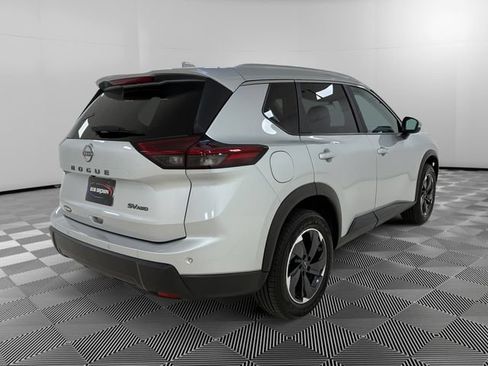 Used 2024 Nissan Rogue SV w/ SV Premium Package AWD/4WD image 5