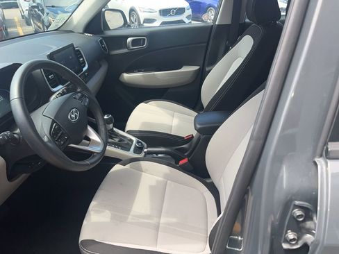 Used 2025 Hyundai Venue SEL FWD image 10