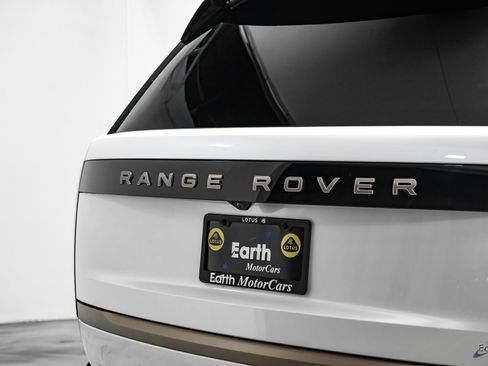 Used 2024 Land Rover Range Rover SV AWD/4WD image 15