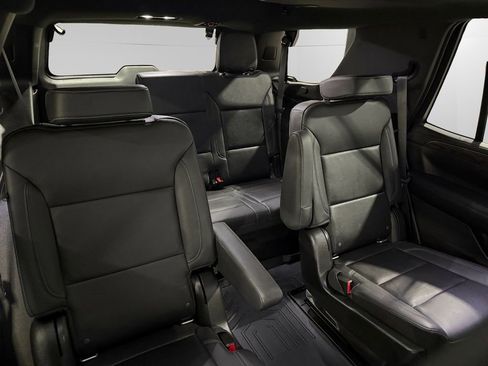 Used 2021 Chevrolet Tahoe Z71 w/ Z71 Off-Road Package image 19