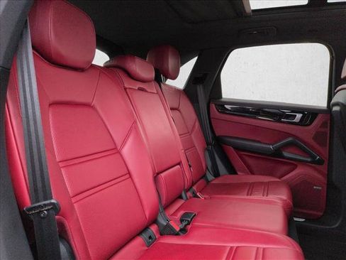 Used 2020 Porsche Cayenne image 22