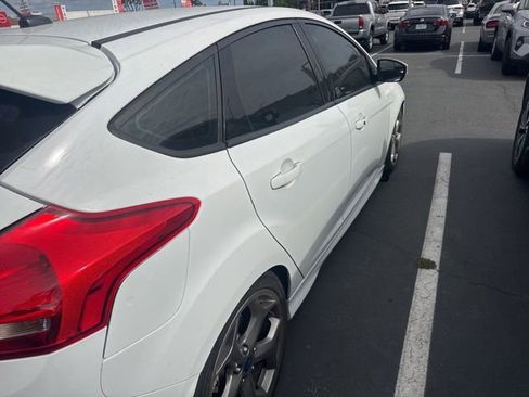 Used 2018 Ford Focus ST w/ Equipment Group 401A FWD image 5