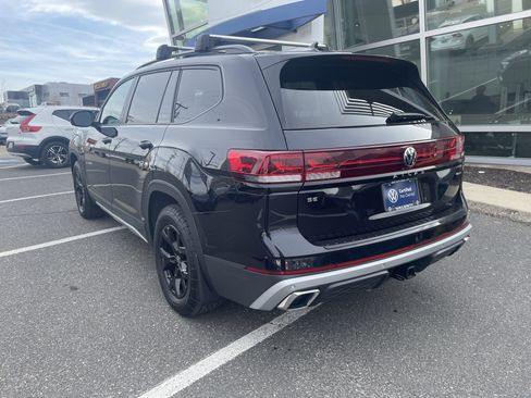 Used 2024 Volkswagen Atlas Peak Edition SE image 6