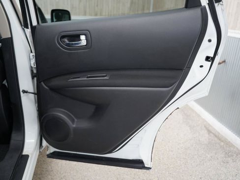 Used 2013 Nissan Rogue SV w/ Premium Pkg FWD image 32