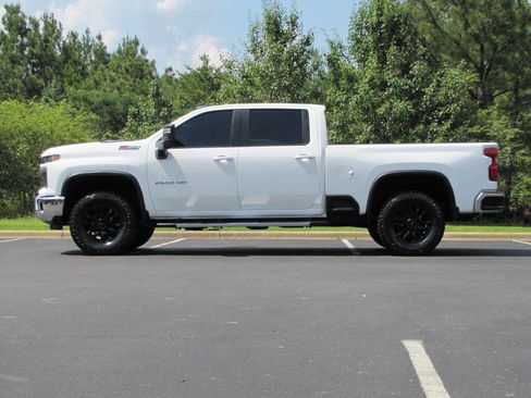 Used 2024 Chevrolet Silverado 2500 LT AWD/4WD image 5