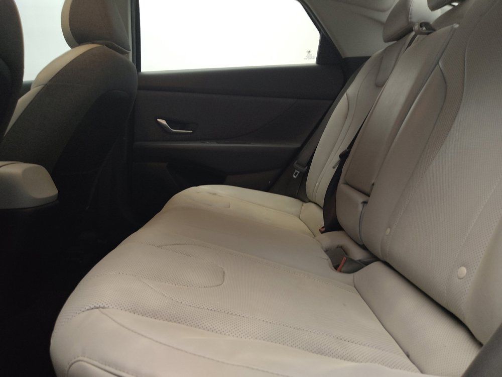 Used 2021 Hyundai Elantra Limited FWD image 18
