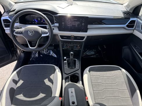 Certified 2025 Volkswagen Taos SE w/ Panoramic Sunroof Package FWD image 22