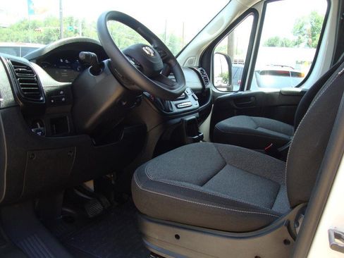 Used 2025 RAM ProMaster 2500 w/ U-Haul Equipment Group FWD image 9