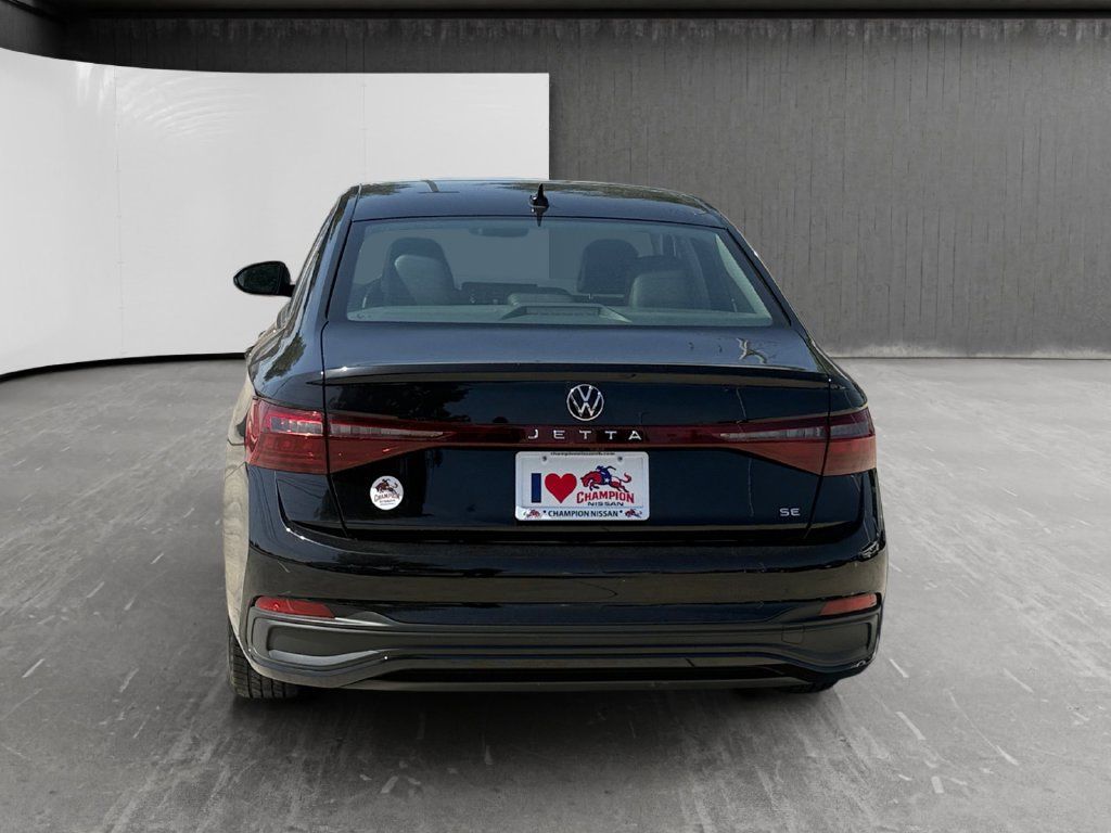 Used 2025 Volkswagen Jetta SE FWD image 4