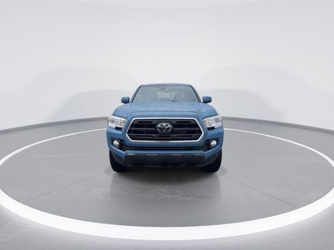 Used 2019 Toyota Tacoma SR5 AWD/4WD image 3