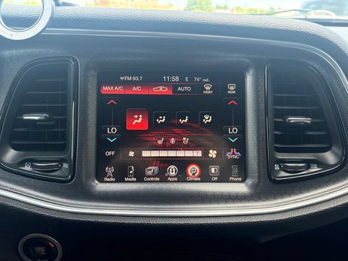 Used 2015 Dodge Challenger R/T Scat Pack w/ Leather Interior Group RWD image 17