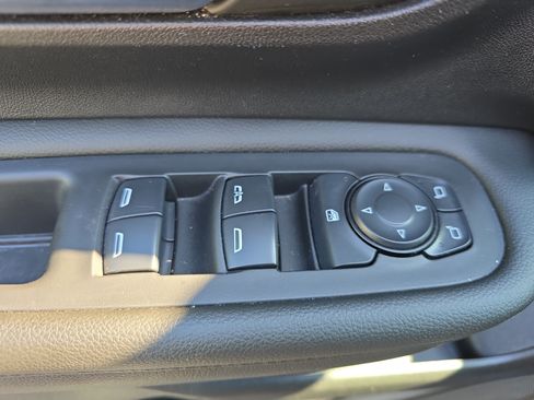 Used 2024 GMC Terrain SLE AWD/4WD image 16