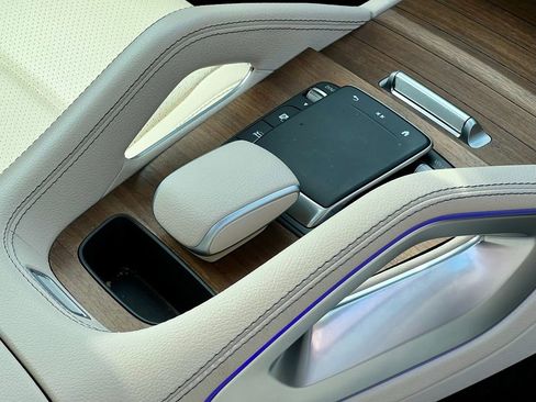 Used 2024 Mercedes-Benz GLE 350 4MATIC image 9