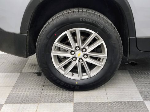 Used 2023 Chevrolet Traverse LT AWD/4WD image 12