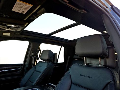 Used 2024 GMC Yukon Denali w/ Advanced Technology Package image 28