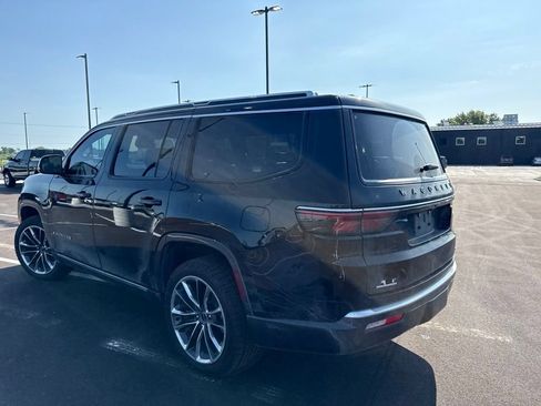 Used 2022 Jeep Wagoneer Series III w/ Premium Group I AWD/4WD image 37