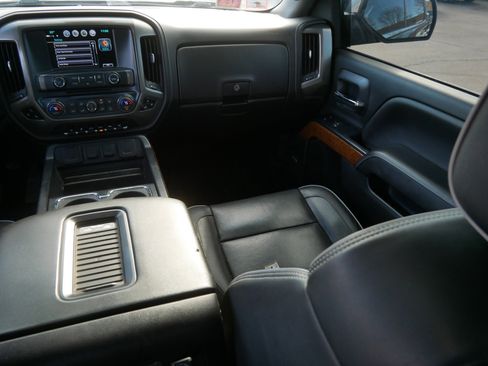 Used 2018 Chevrolet Silverado 1500 High Country image 11