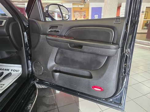 Used 2007 Cadillac Escalade ESV AWD w/ Information Package image 12