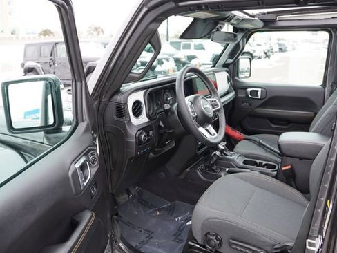 Used 2025 Jeep Wrangler Unlimited Sahara w/ Safety Group image 16