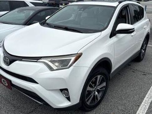 Used 2017 Toyota RAV4 XLE FWD image 2