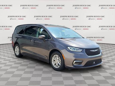 Used 2023 Chrysler Pacifica Touring-L FWD image 1