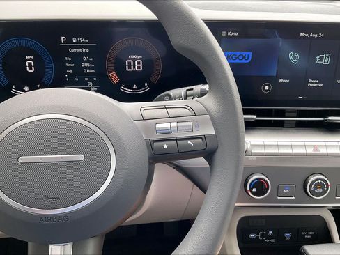Used 2026 Hyundai Kona SE FWD image 24