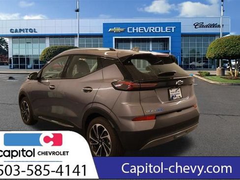 Used 2023 Chevrolet Bolt EUV Premier w/ Sun & Sound Package FWD image 6