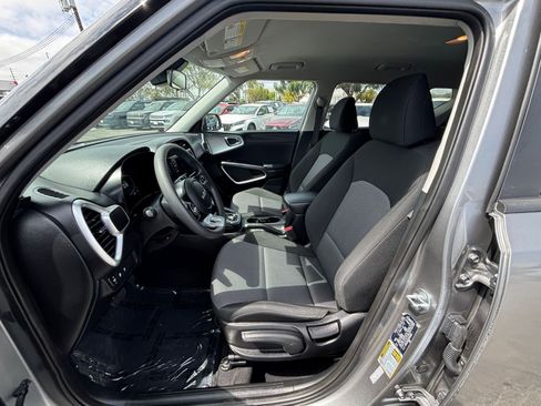 Used 2025 Kia Soul LX w/ LX Technology Package image 27