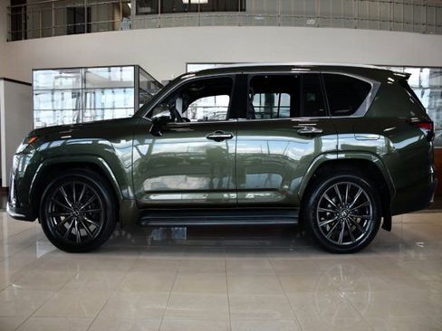 New 2025 Lexus LX 700h F Sport image 4
