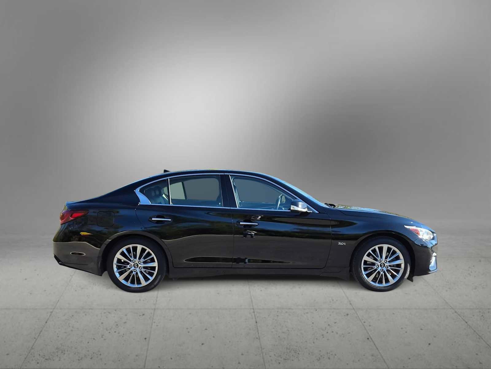 Used 2019 INFINITI Q50 Luxe w/ Essential Package (3.0T Luxe) AWD/4WD image 9