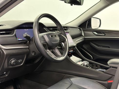 Used 2022 Jeep Grand Cherokee L Limited w/ Luxury Tech Group II image 16