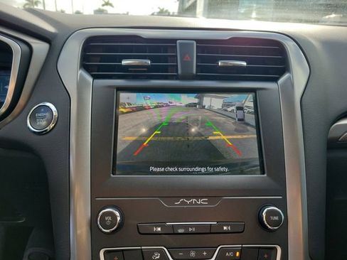 Used 2020 Ford Fusion SE image 21