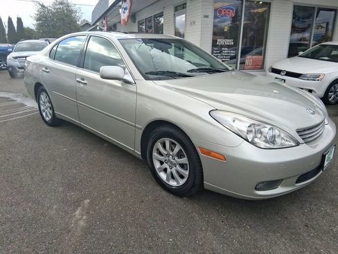 Used 2004 Lexus ES 330 ES 330 Sedan 4D image 2