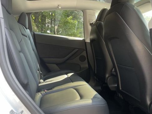Used 2021 Tesla Model Y Long Range image 18