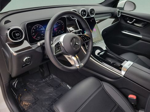 Used 2025 Mercedes-Benz GLC 300 image 22