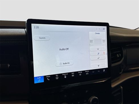 Used 2024 Ford Expedition XLT image 15