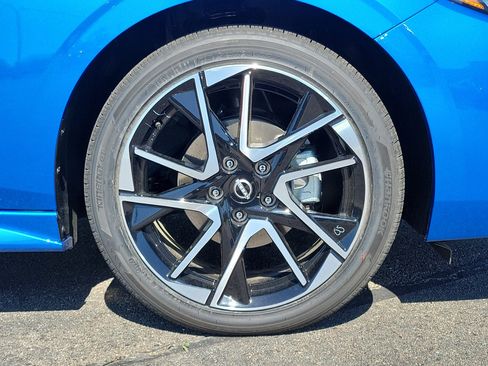 Used 2025 Nissan Sentra SR w/ SR Premium Package image 5