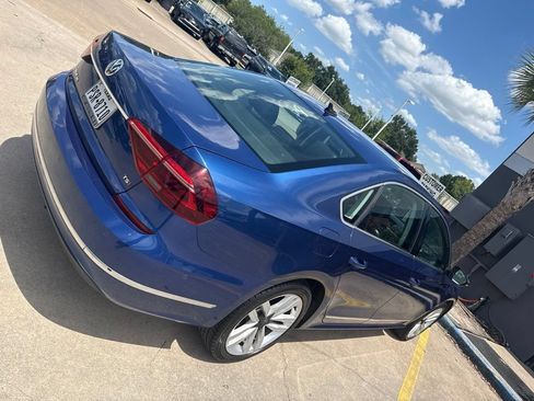 Used 2017 Volkswagen Passat 1.8T SEL Premium FWD image 4