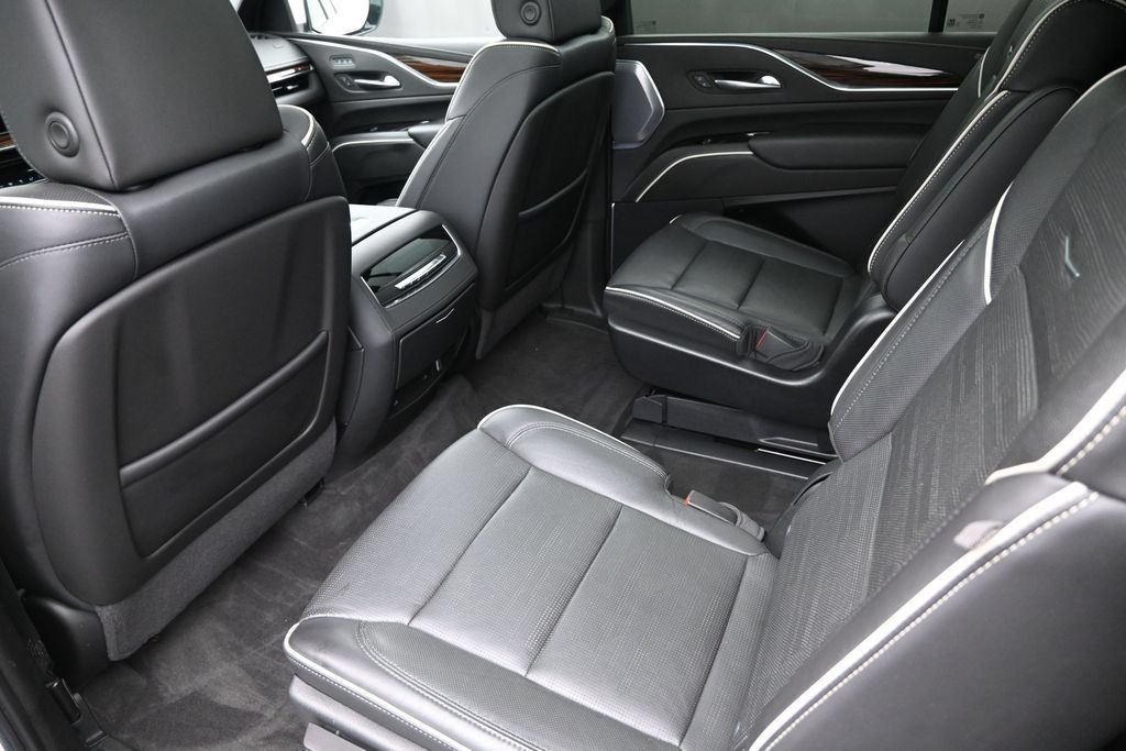 Used 2022 Cadillac Escalade ESV Premium Luxury w/ Performance Package AWD/4WD image 25