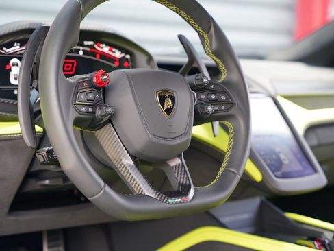 Used 2025 Lamborghini Revuelto Base image 31