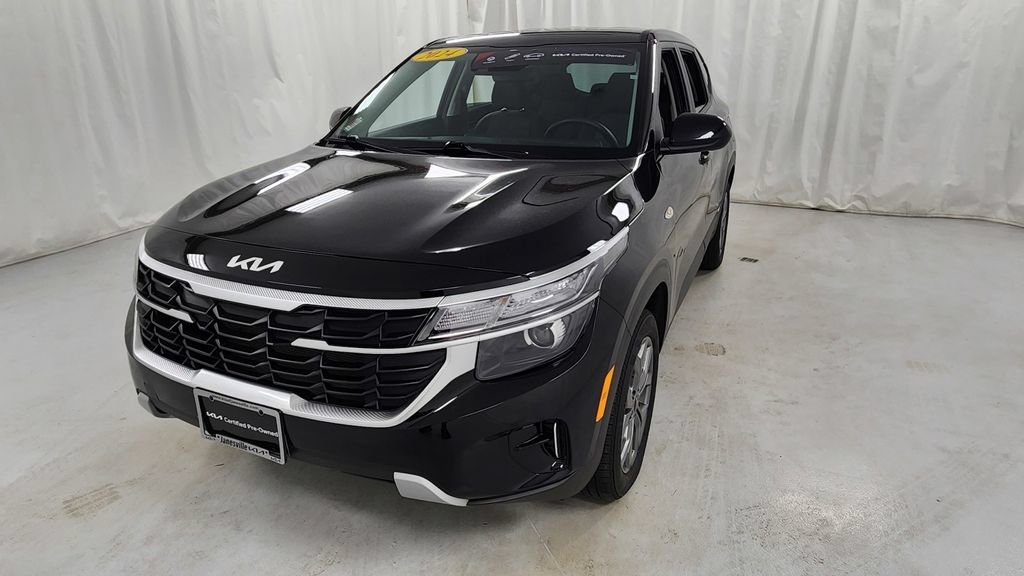 Used 2024 Kia Seltos LX AWD/4WD image 7